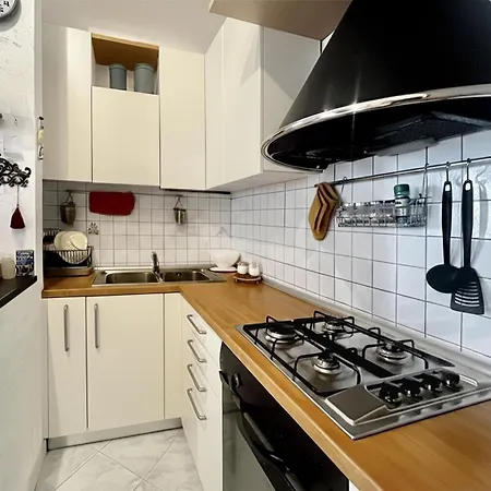 Flat Steps From San Siro Church & Ariston Theatre * Σαν Ρέμο