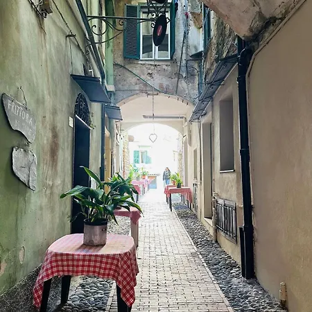 Flat Steps From San Siro Church & Ariston Theatre Apartment