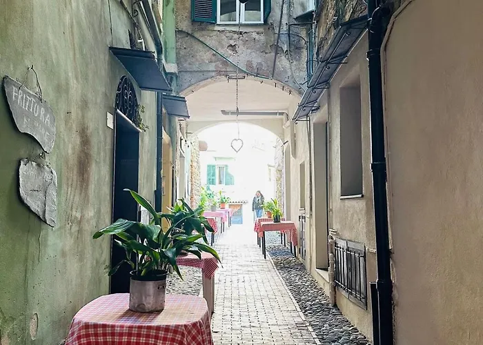 Flat Steps From San Siro Church & Ariston Theatre Apartment